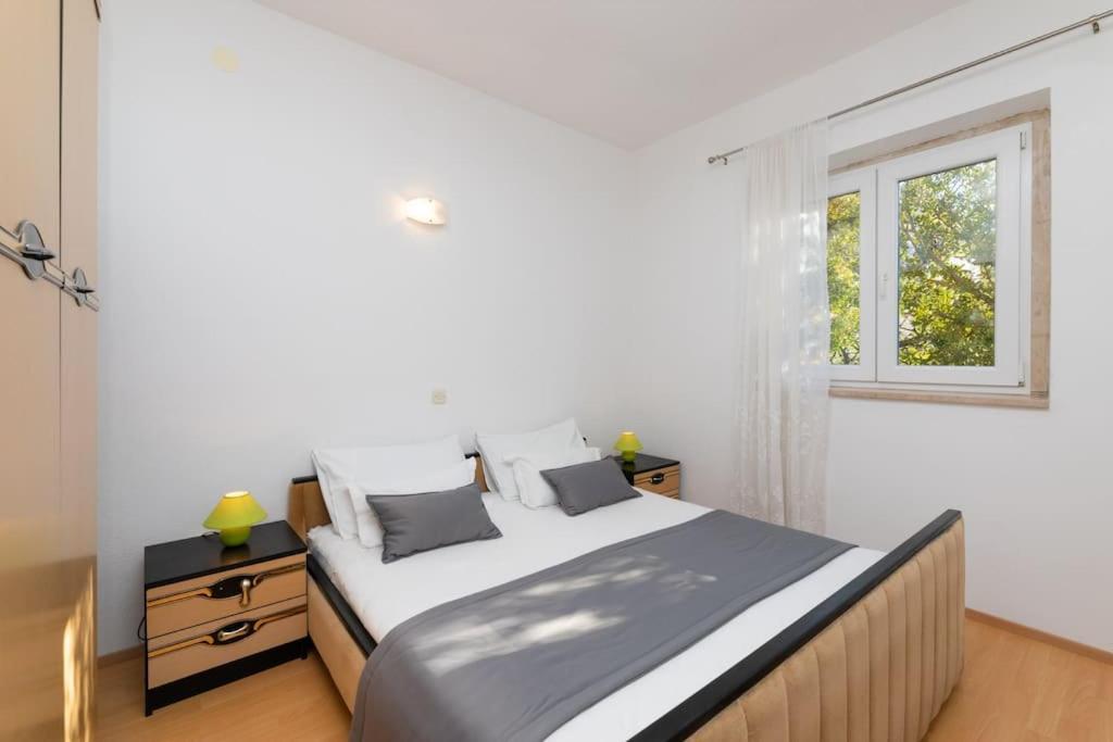 Bento Apartment - Best View On Town And Sea Pucisca Εξωτερικό φωτογραφία