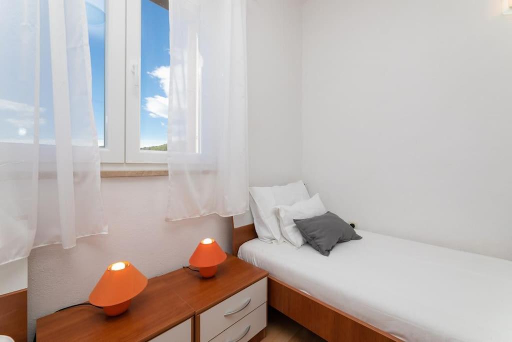 Bento Apartment - Best View On Town And Sea Pucisca Εξωτερικό φωτογραφία